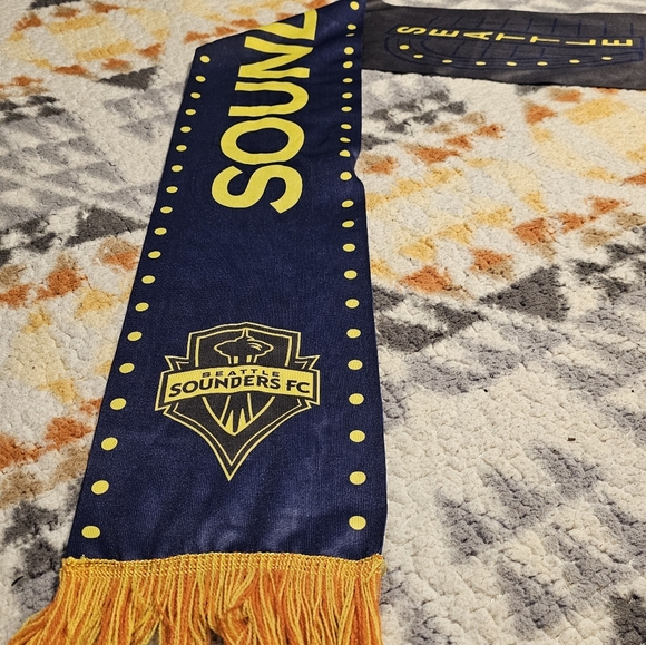 Seattle Sounders Scarf - Picture 6 of 8